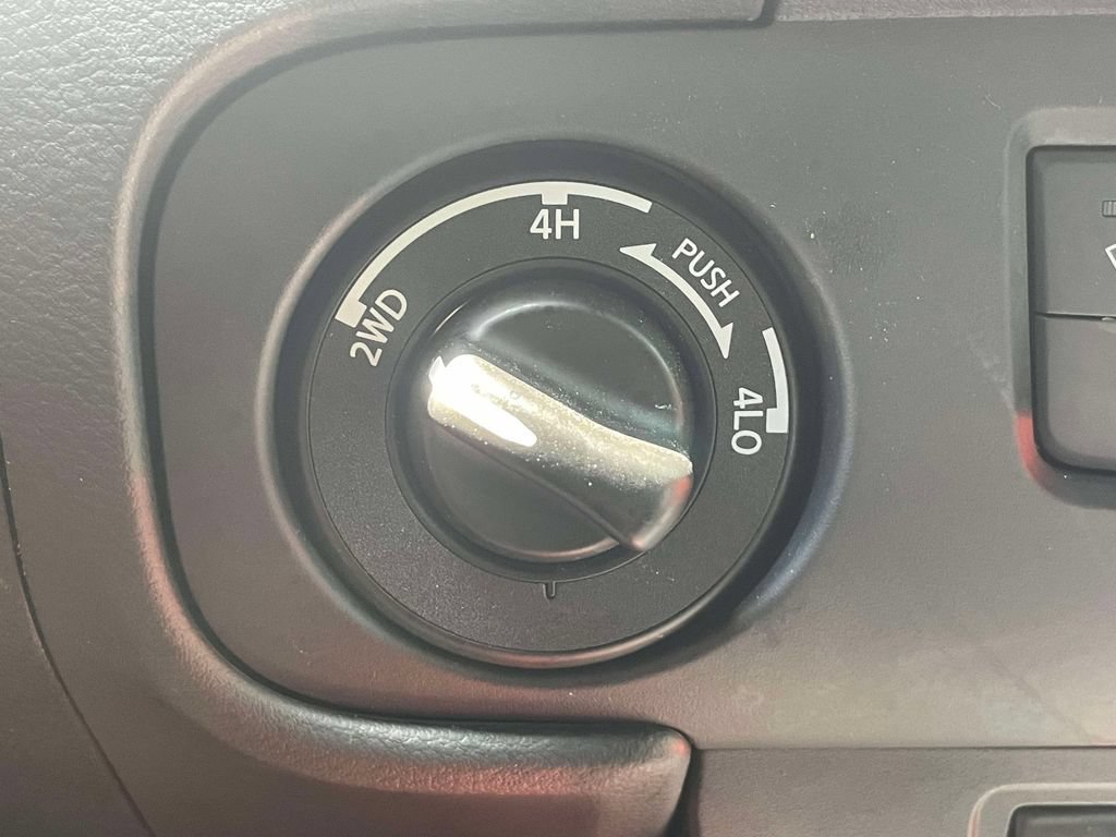 Used 2025 Nissan Frontier 4x4 Crew Cab image 29