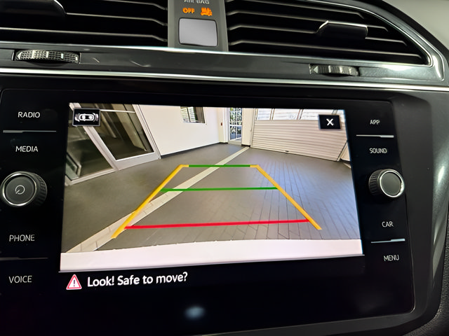 Used 2023 Volkswagen Tiguan SE w/ Panoramic Sunroof Package FWD image 20