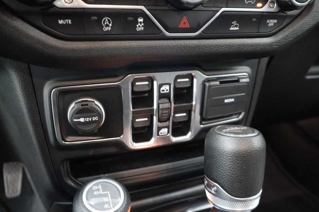 Used 2024 Jeep Gladiator Sport AWD/4WD image 18