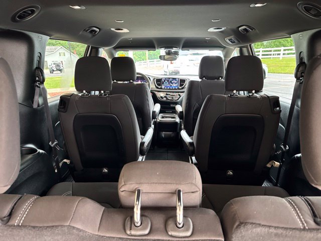 Used 2023 Chrysler Pacifica Touring FWD image 35