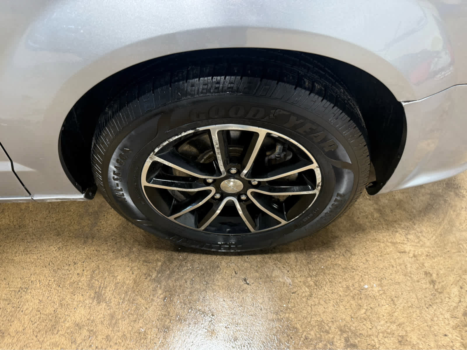 Used 2017 Dodge Grand Caravan GT image 4