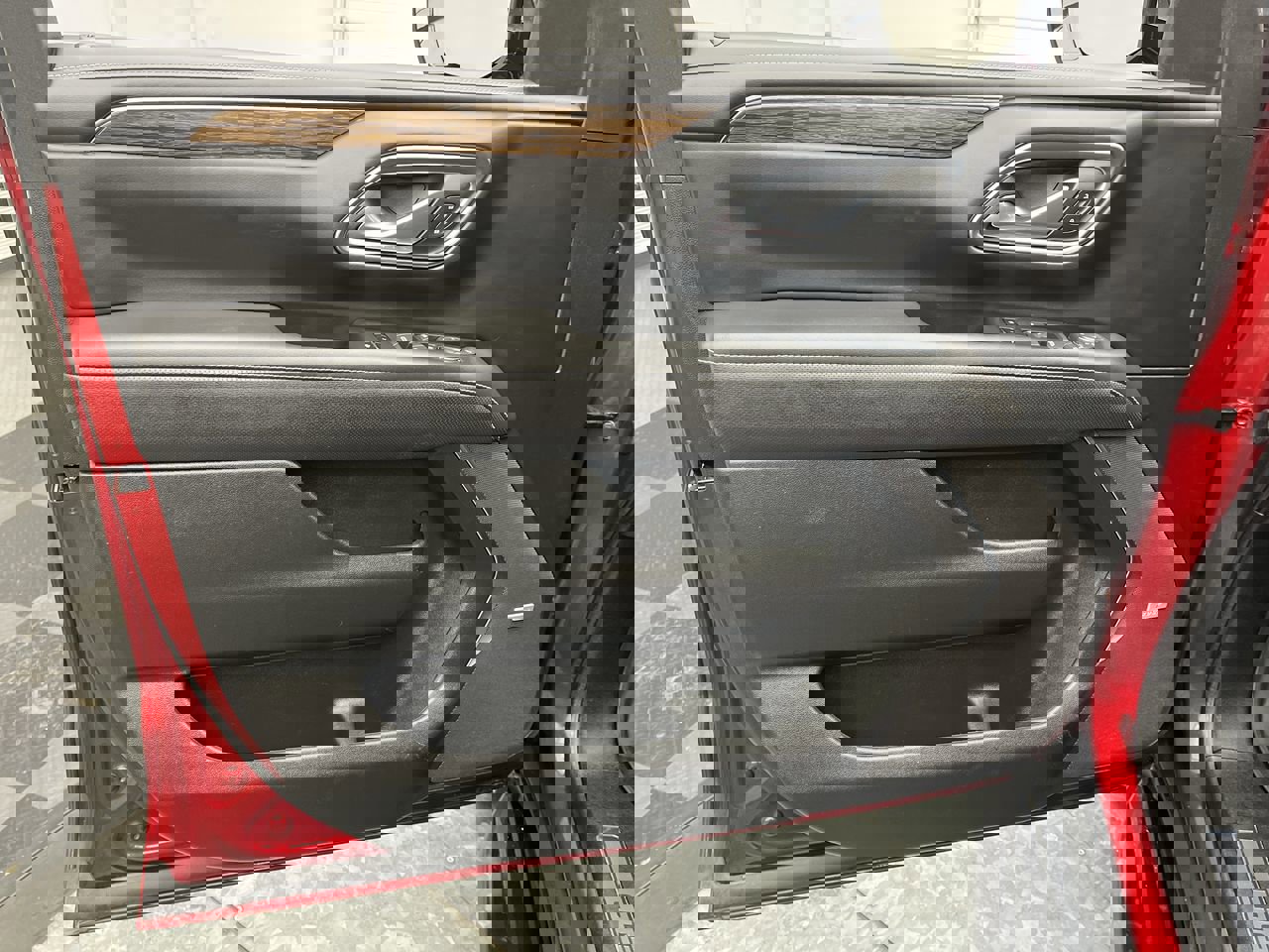 Certified 2024 Chevrolet Suburban Premier w/ Premium Package image 9