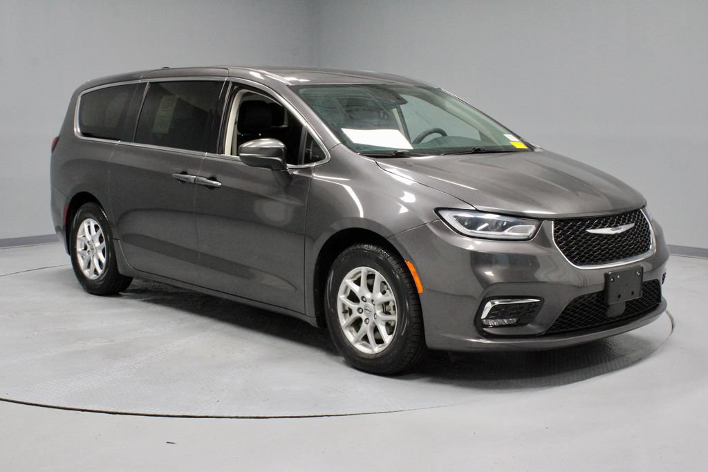 Used 2023 Chrysler Pacifica Touring-L