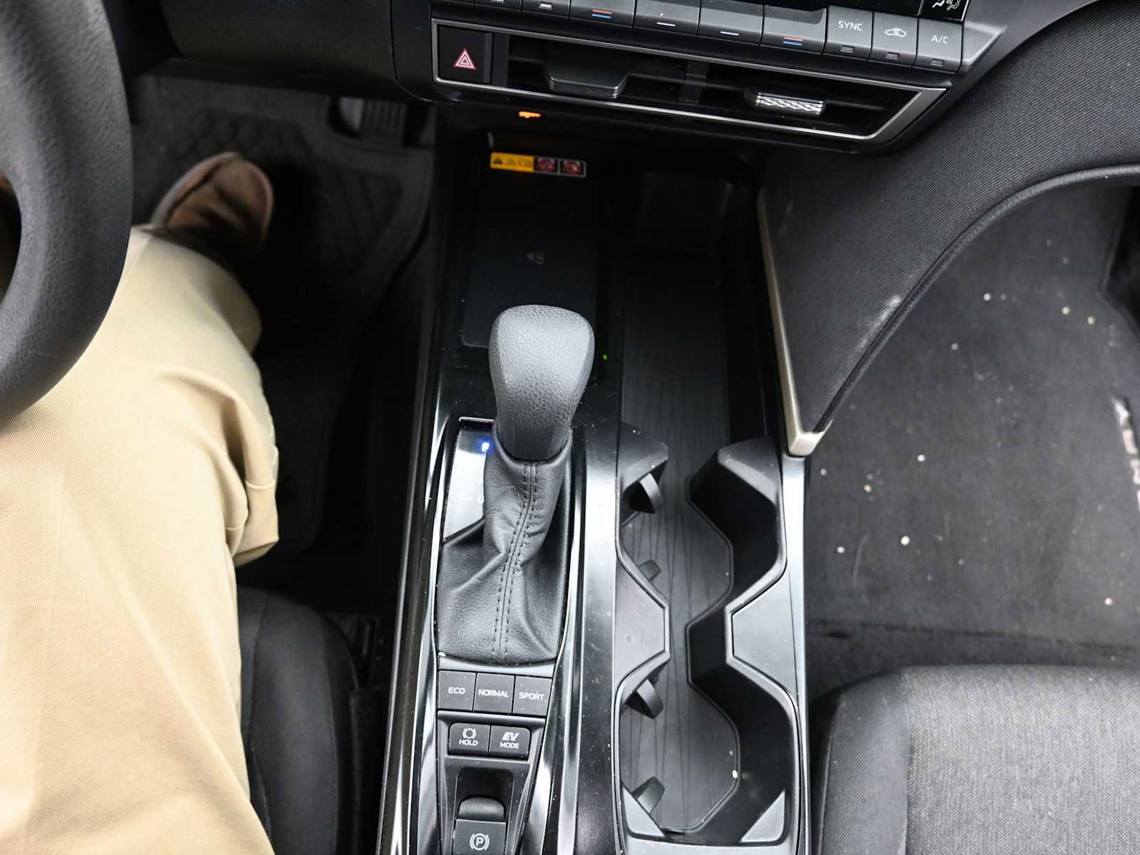 Used 2025 Toyota Camry LE w/ Convenience Package FWD image 13