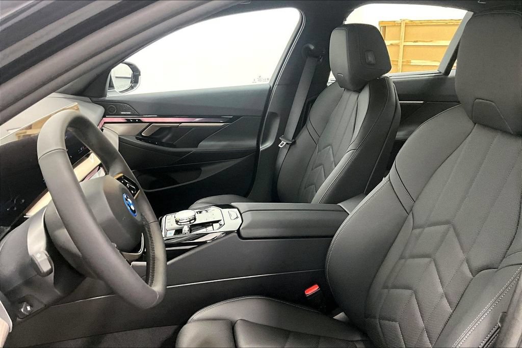 New 2026 BMW i5 eDrive40 w/ Executive Package RWD image 25