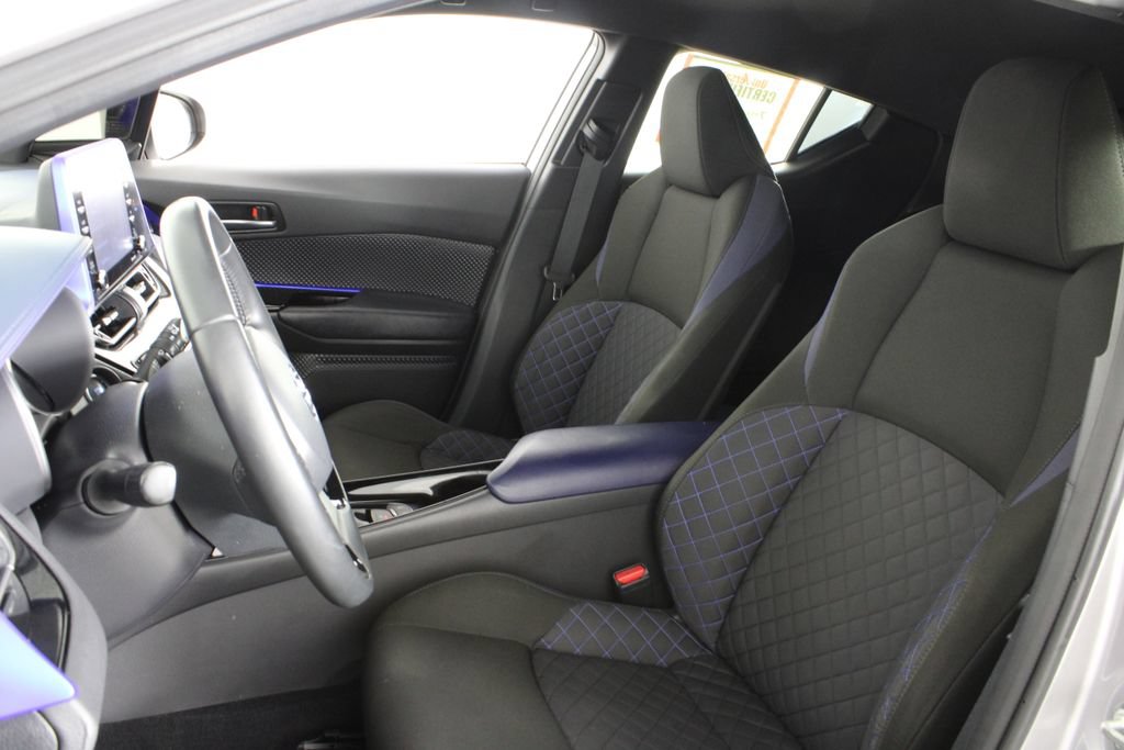 Used 2020 Toyota C-HR XLE FWD image 19