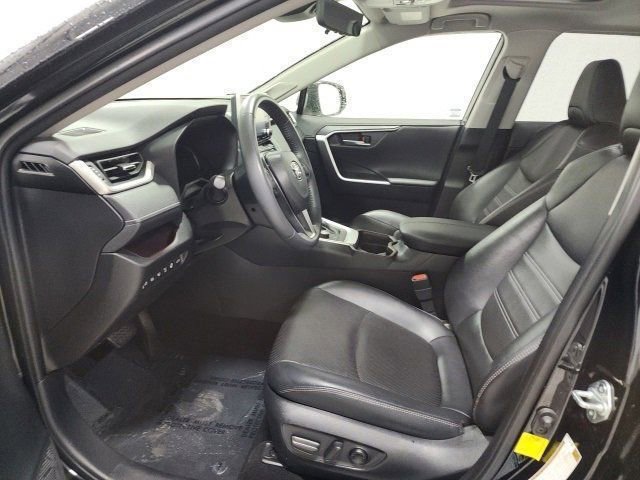 Used 2020 Toyota RAV4 Limited image 23