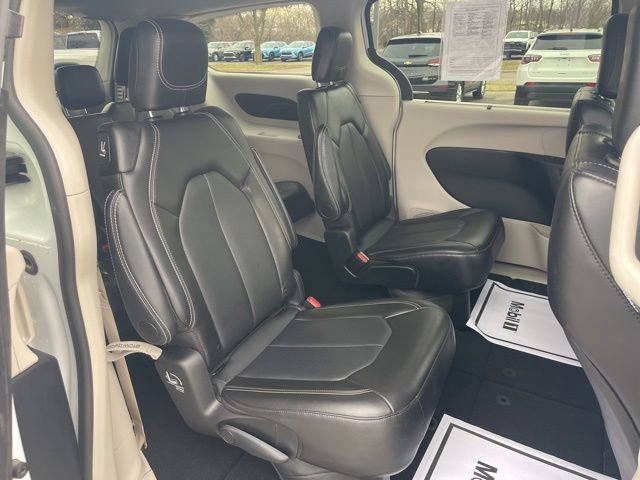 Used 2024 Chrysler Pacifica Touring-L image 34