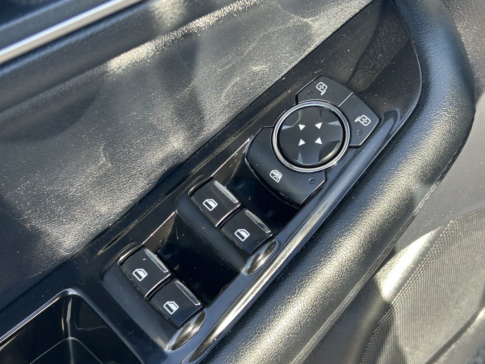 Used 2020 Ford Edge SEL FWD image 25