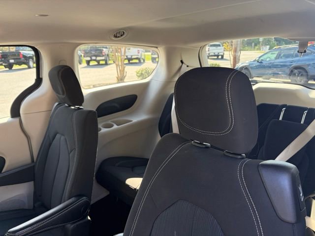 Used 2022 Chrysler Voyager LX image 5