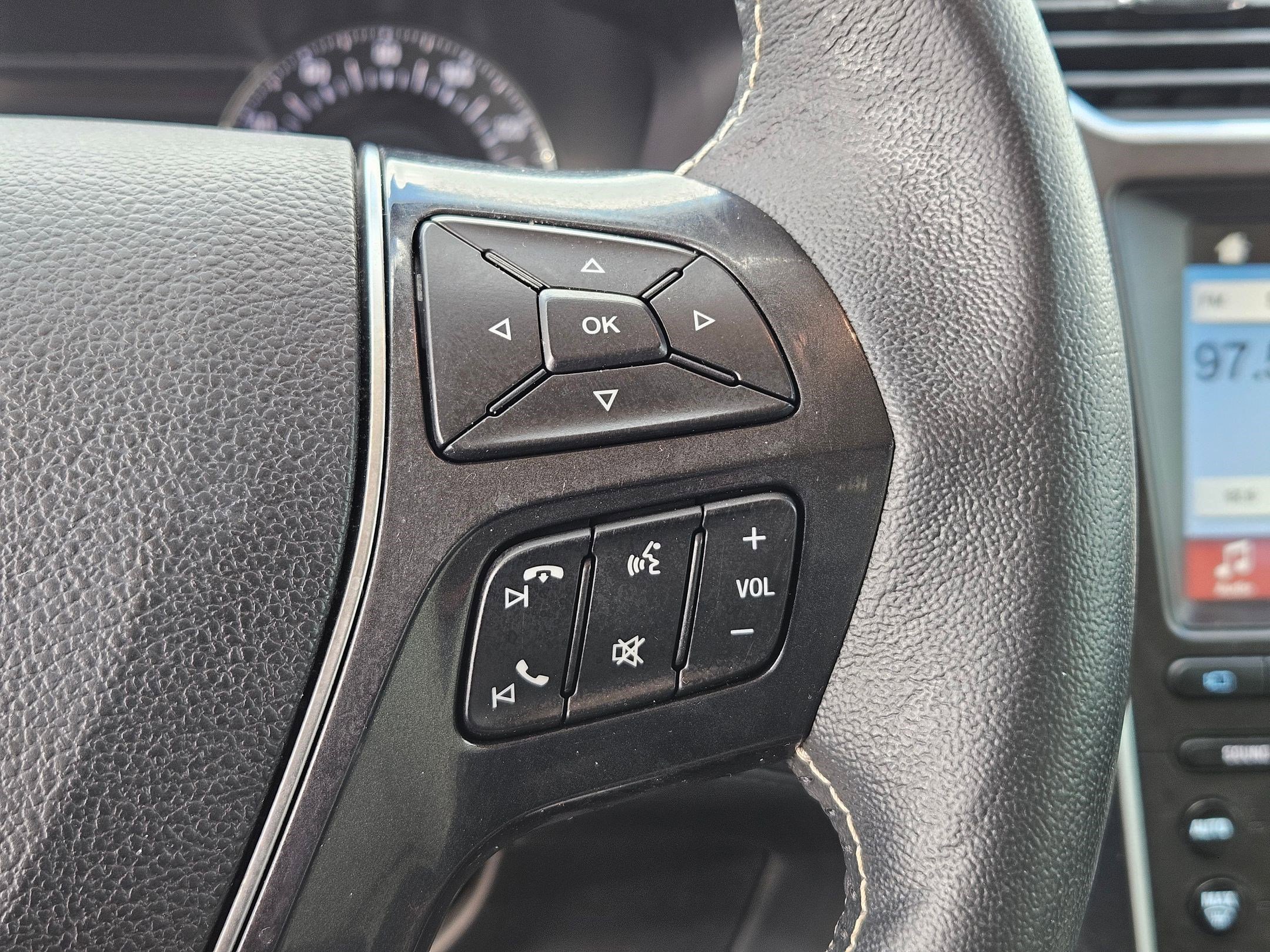 Used 2019 Ford Explorer Platinum image 18