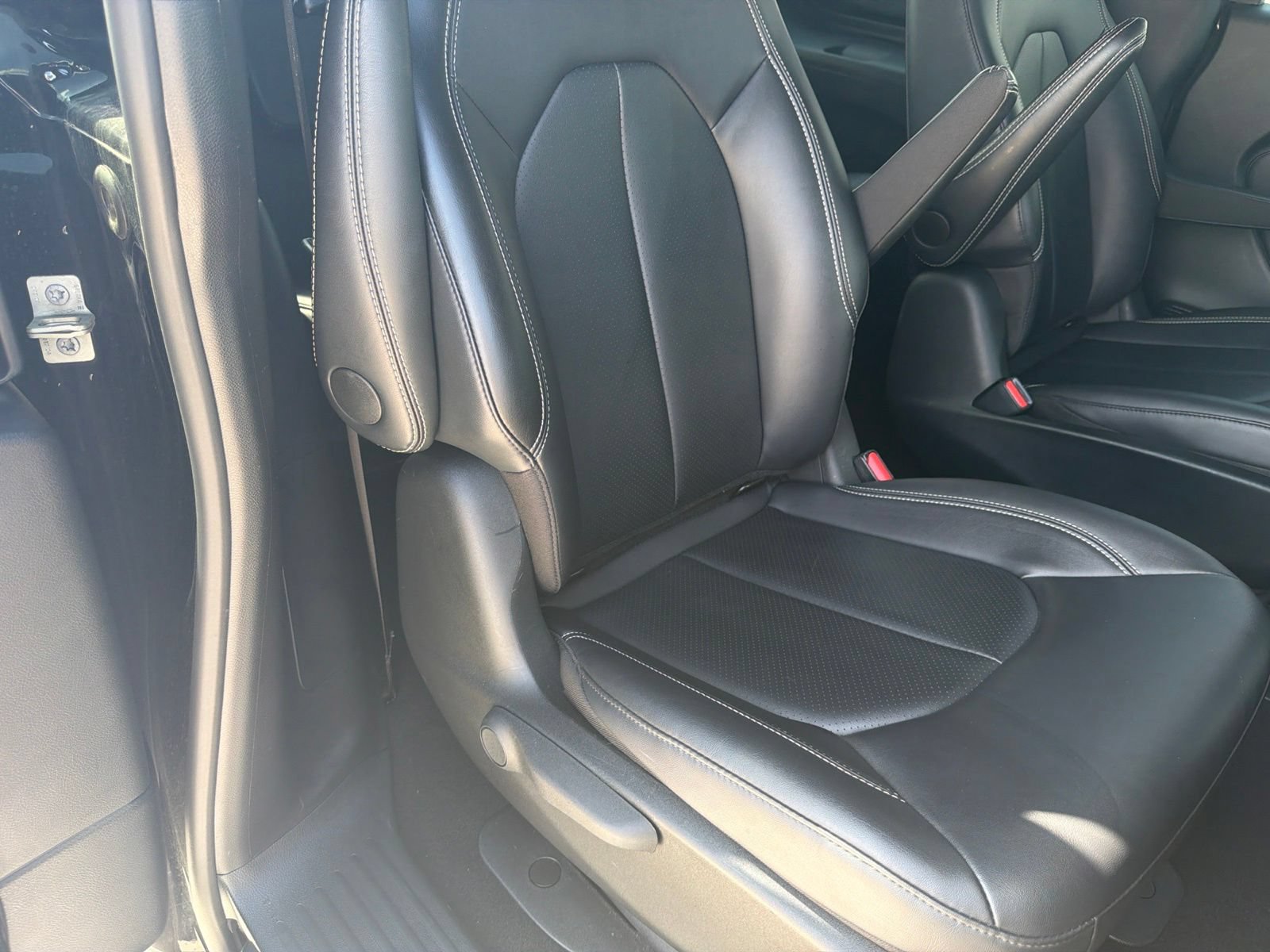 Used 2025 Chrysler Pacifica Select FWD image 11