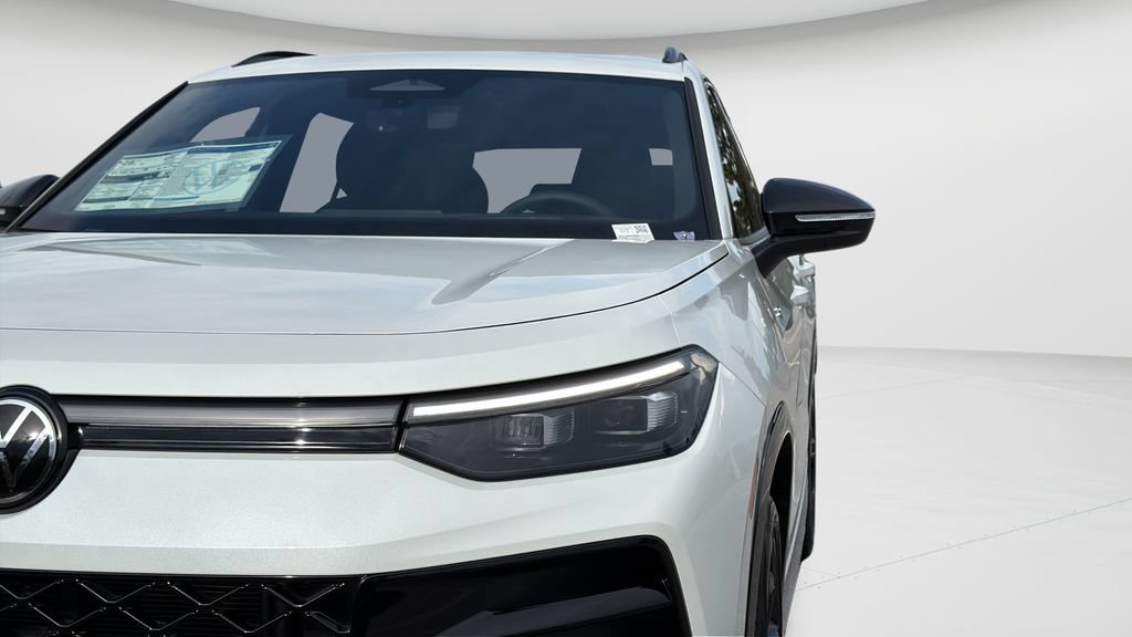New 2026 Volkswagen Tiguan SE R-Line FWD image 37