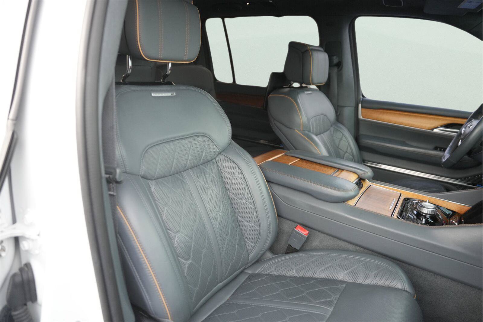 Used 2022 Jeep Grand Wagoneer Series III w/ Rear Seat Video Group 1 AWD/4WD image 22