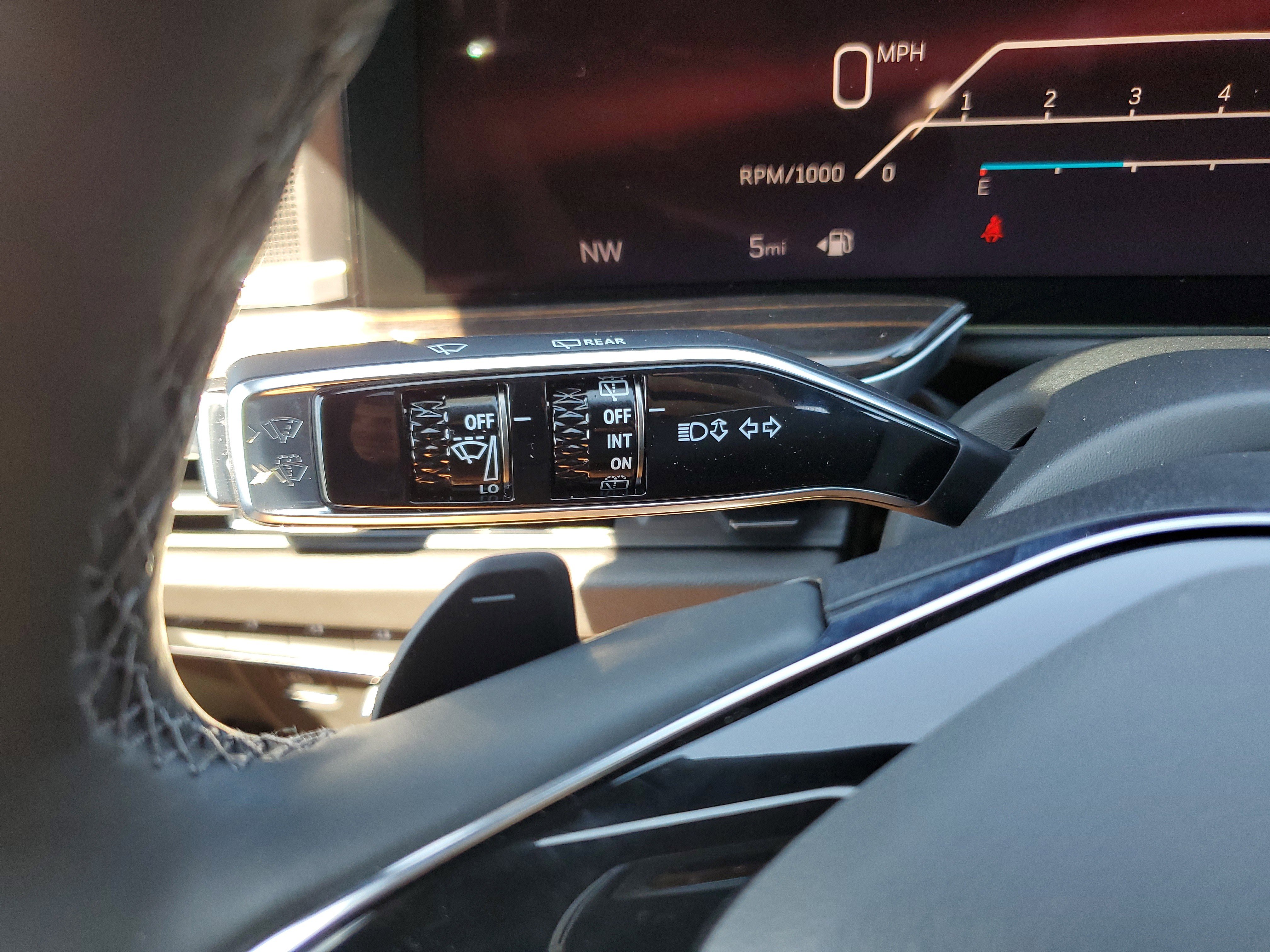 New 2025 Cadillac Escalade Premium Luxury w/ LPO, Radiant Package image 20