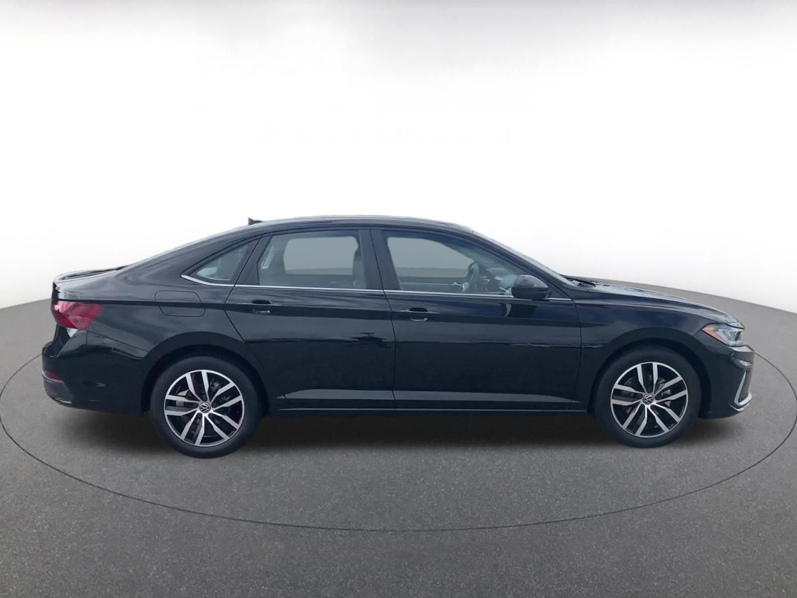 Used 2025 Volkswagen Jetta SE image 16