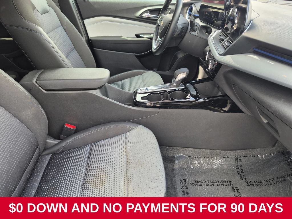 Used 2025 Chevrolet Trax LT w/ LT Convenience Package FWD image 30