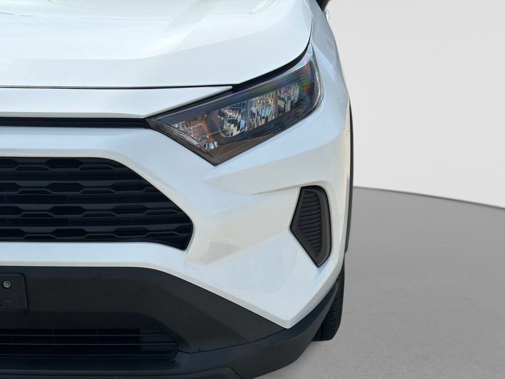 Used 2022 Toyota RAV4 LE AWD/4WD image 11