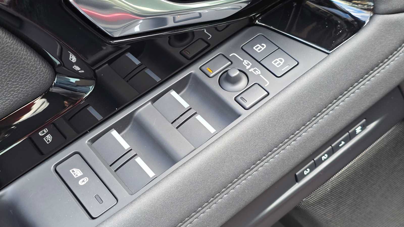 Used 2023 Land Rover Range Rover Evoque R-Dynamic SE AWD/4WD image 24