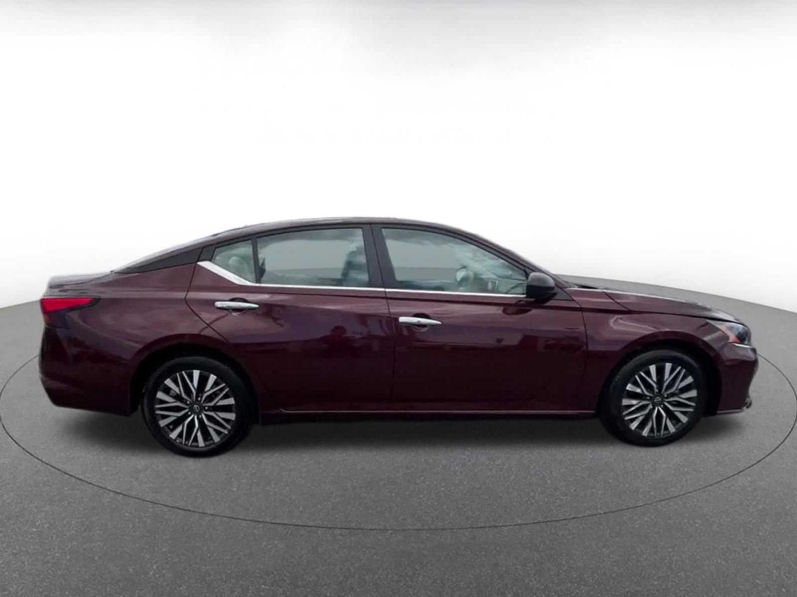 Used 2025 Nissan Altima 2.5 SV FWD image 16
