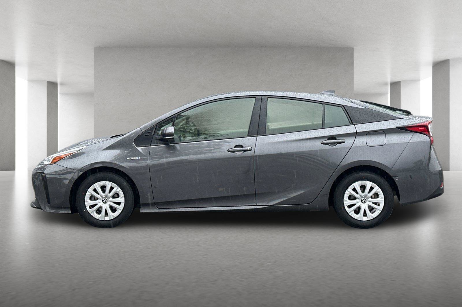 Used 2021 Toyota Prius LE image 7