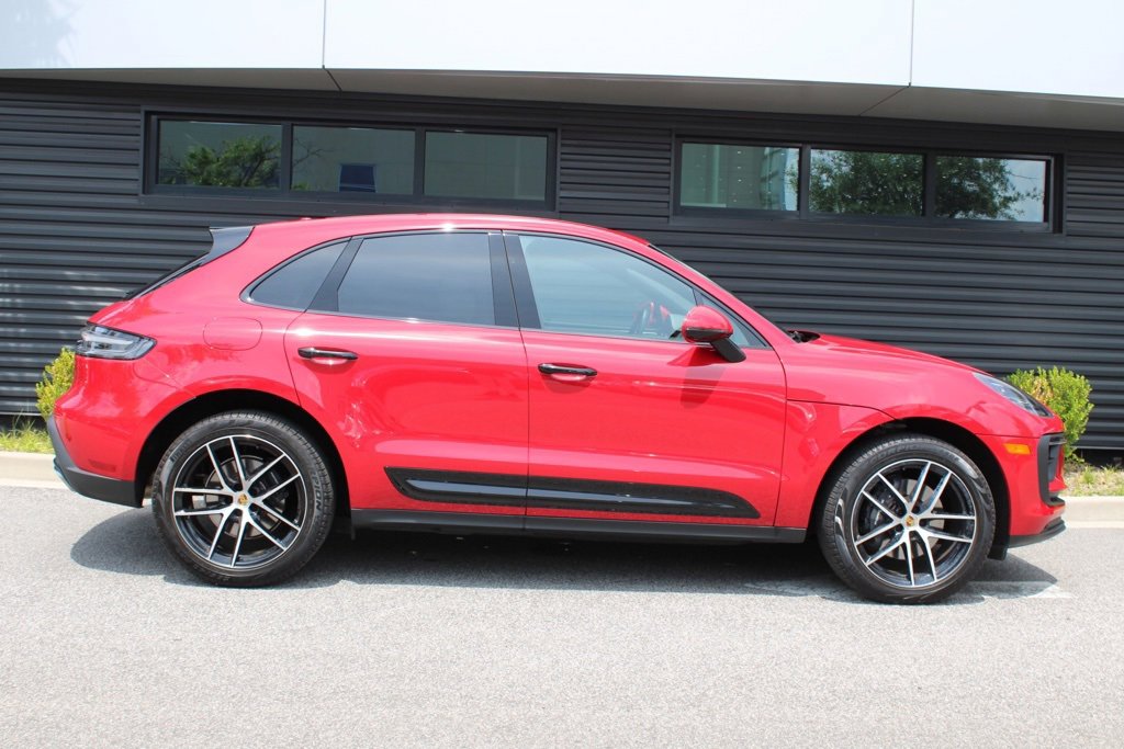 Used 2025 Porsche Macan image 8