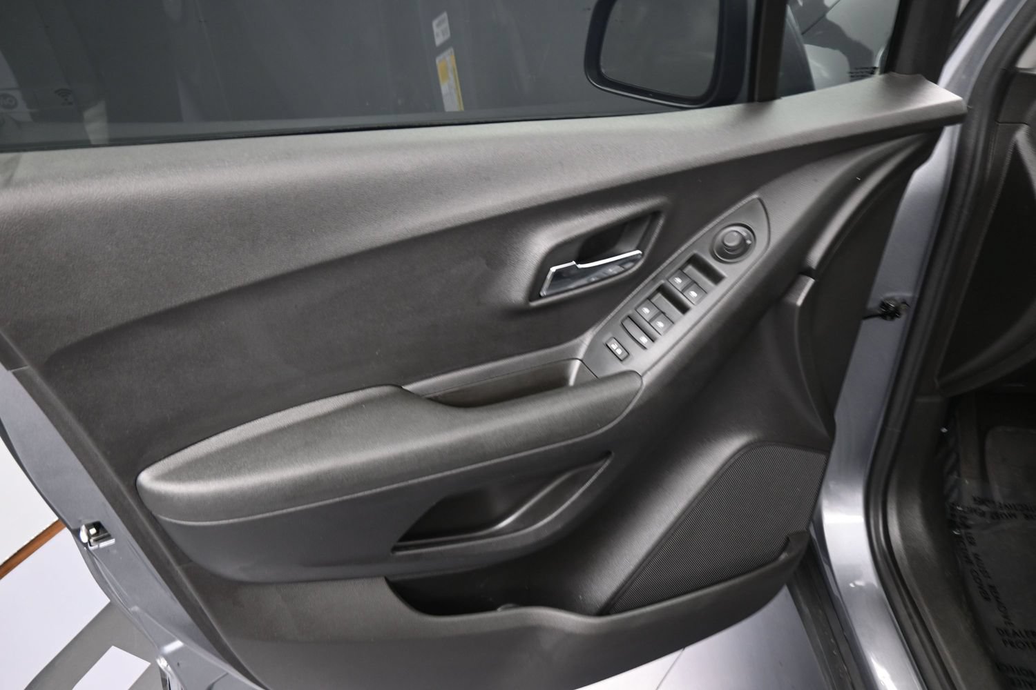 Used 2020 Chevrolet Trax LS FWD image 13