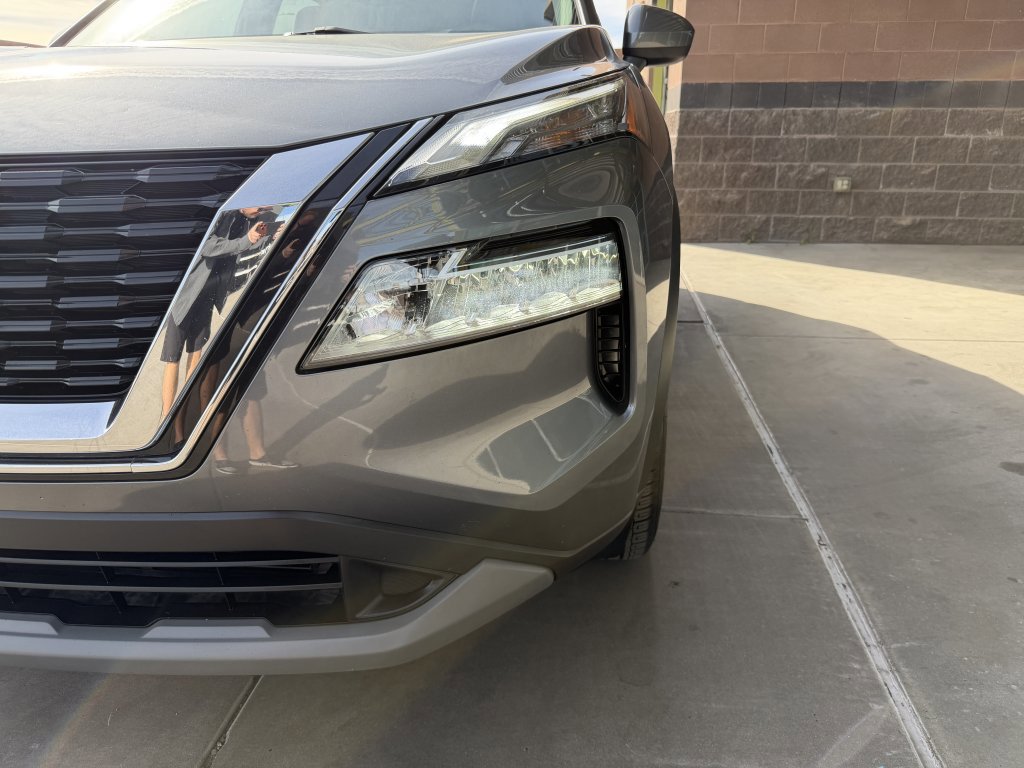 Used 2023 Nissan Rogue SV w/ SV Premium B Package image 11