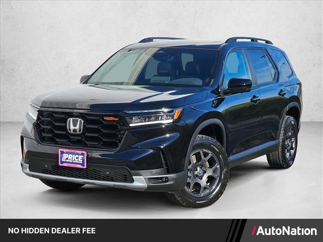 Used 2025 Honda Pilot TrailSport image 1