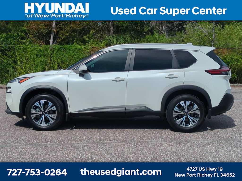 Used 2022 Nissan Rogue SV w/ SV Premium Package FWD image 2