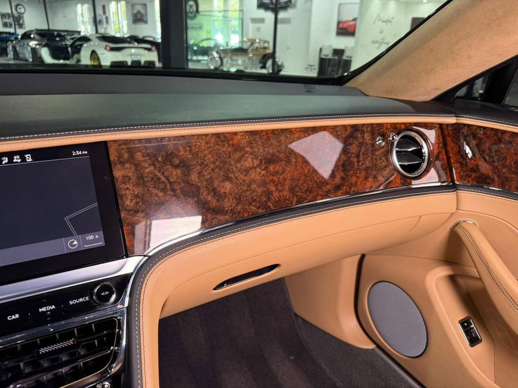 Used 2022 Bentley Flying Spur Plug-In Hybrid image 33