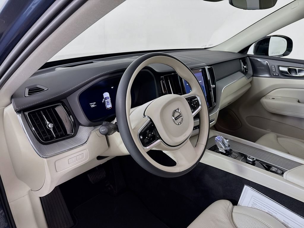 Used 2025 Volvo XC60 T8 Ultra w/ Protection Package Premier image 4