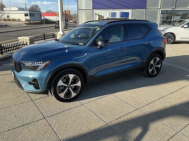 Certified 2025 Volvo XC40 B5 Plus AWD/4WD image 11