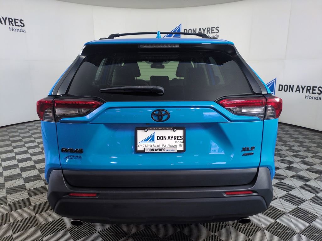 Used 2019 Toyota RAV4 XLE AWD/4WD image 4