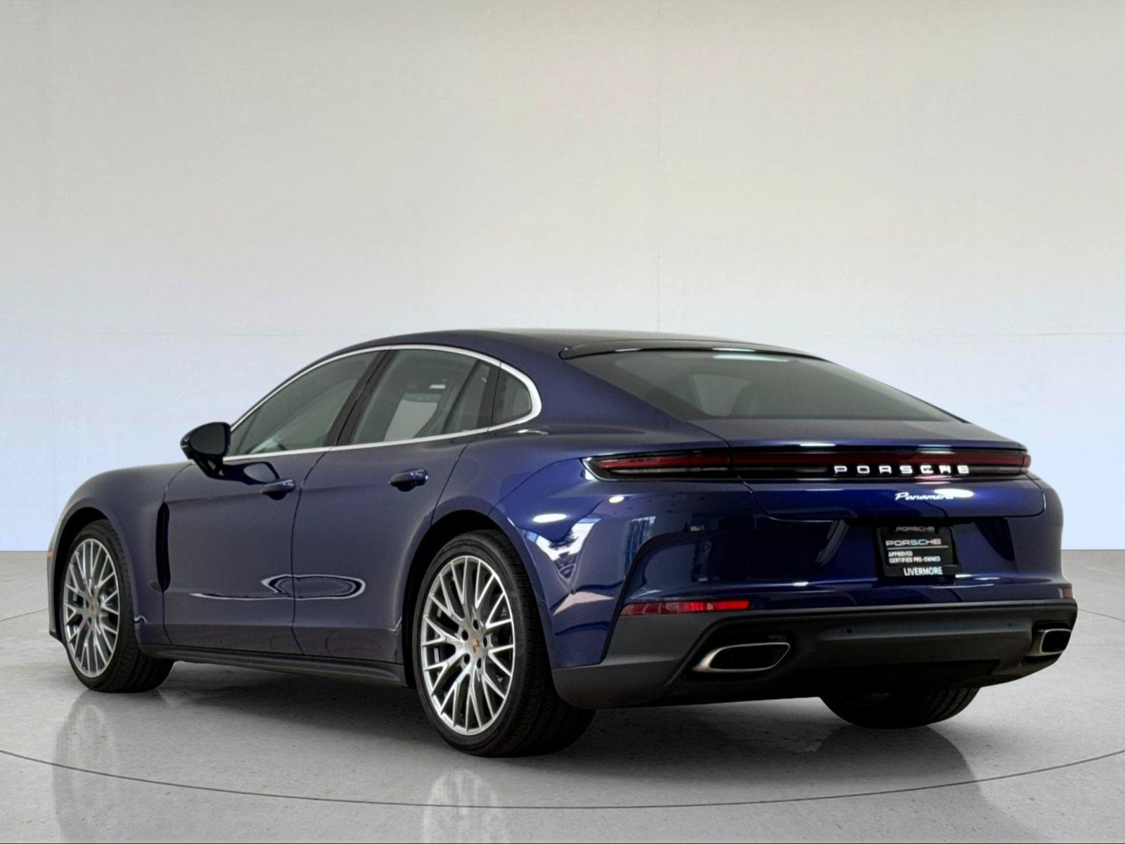 Certified 2025 Porsche Panamera RWD image 3