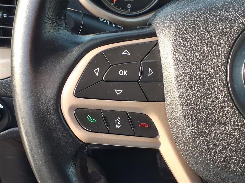 Used 2017 Jeep Cherokee Latitude w/ Safety/Convenience Group image 16