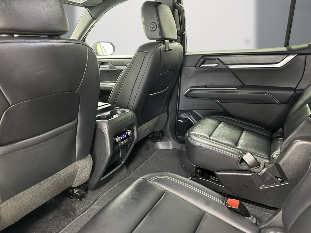 Used 2024 GMC Acadia Elevation w/ Luxury Package FWD image 15