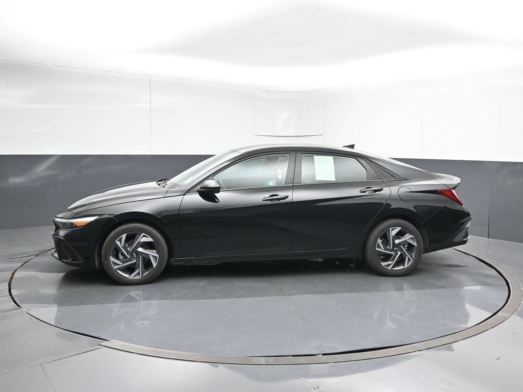 Certified 2025 Hyundai Elantra Sport FWD image 2