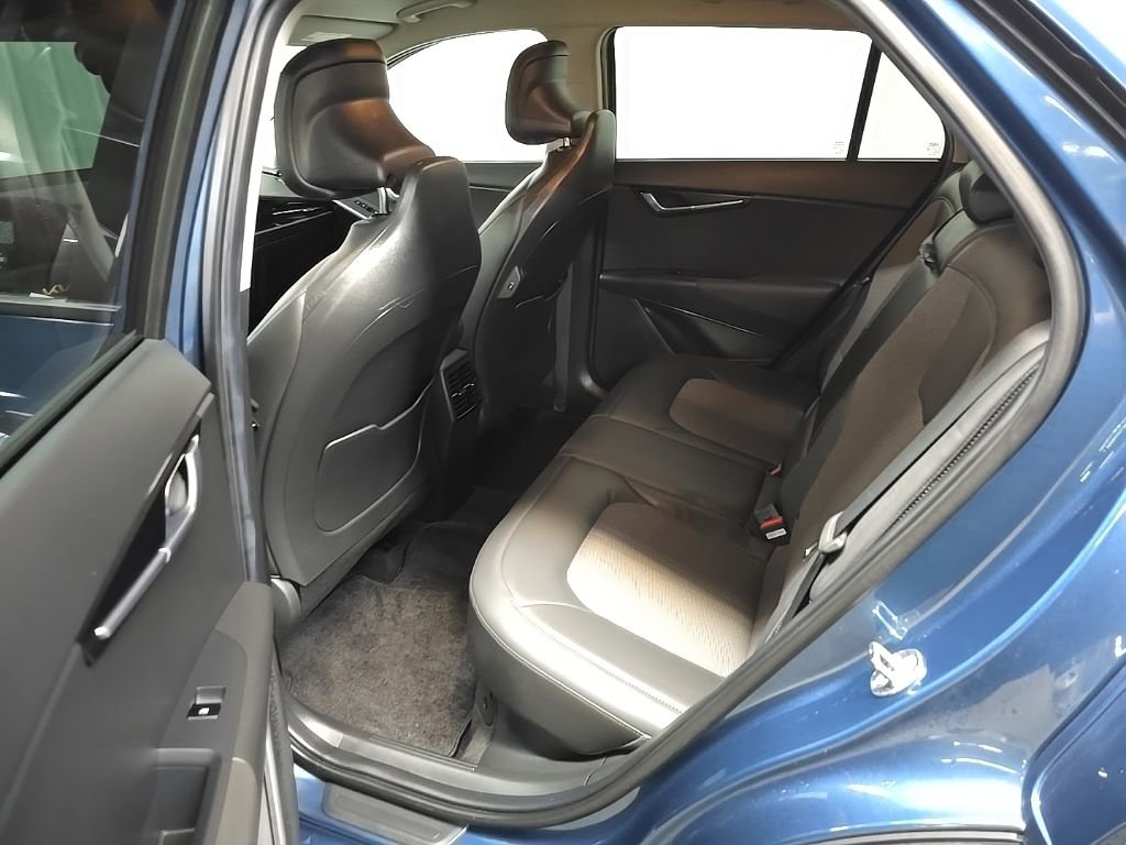 Used 2023 Kia Niro EX FWD image 32