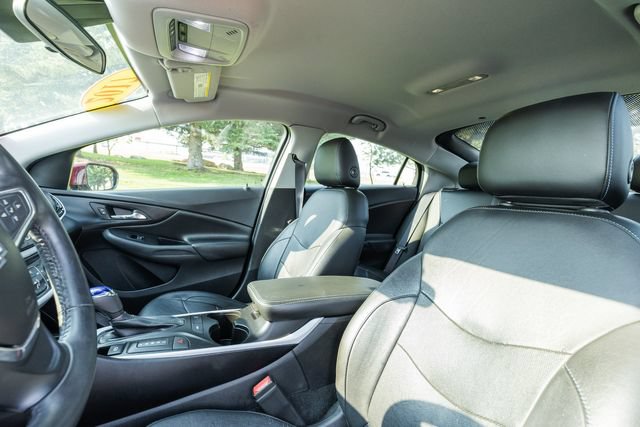 Used 2017 Chevrolet Volt LT w/ Comfort Package FWD image 11