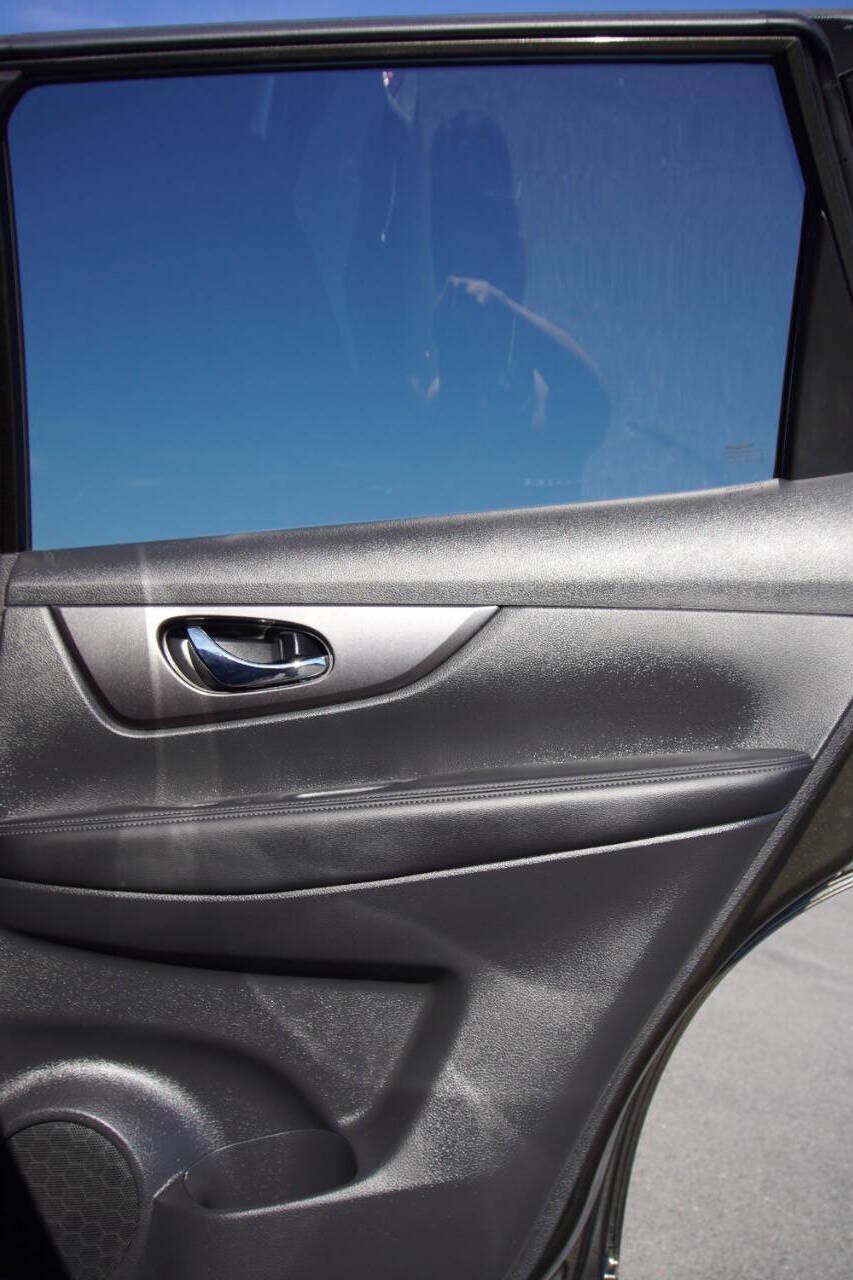 Used 2016 Nissan Rogue SV FWD image 13