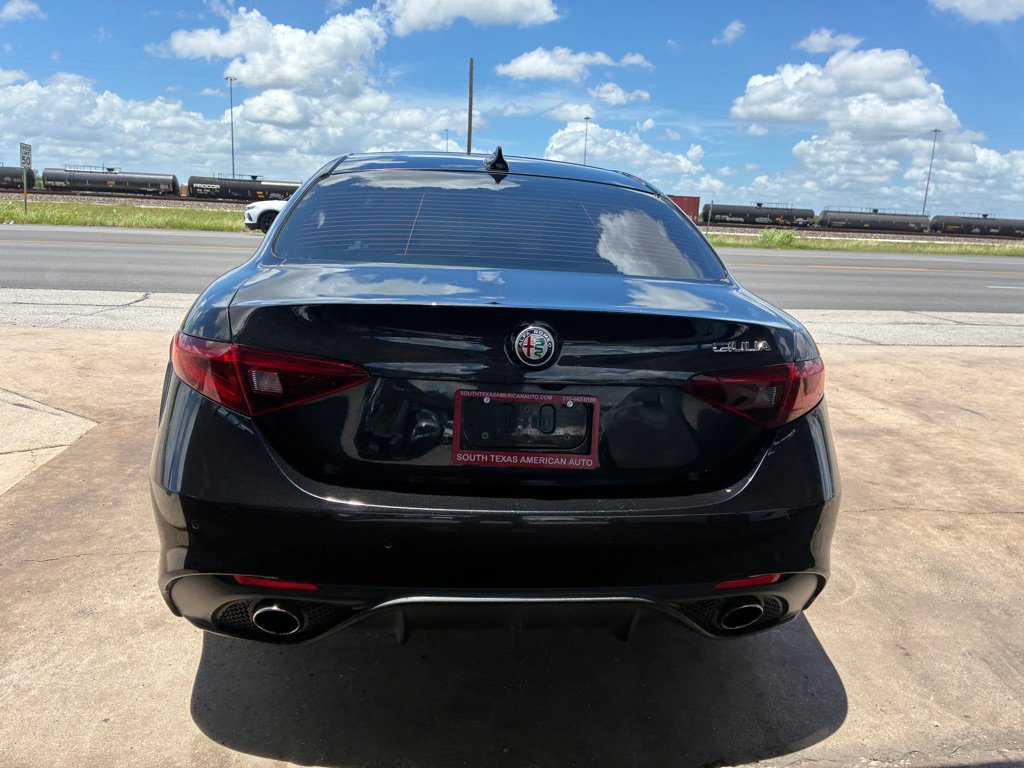 Used 2017 Alfa Romeo Giulia RWD image 21