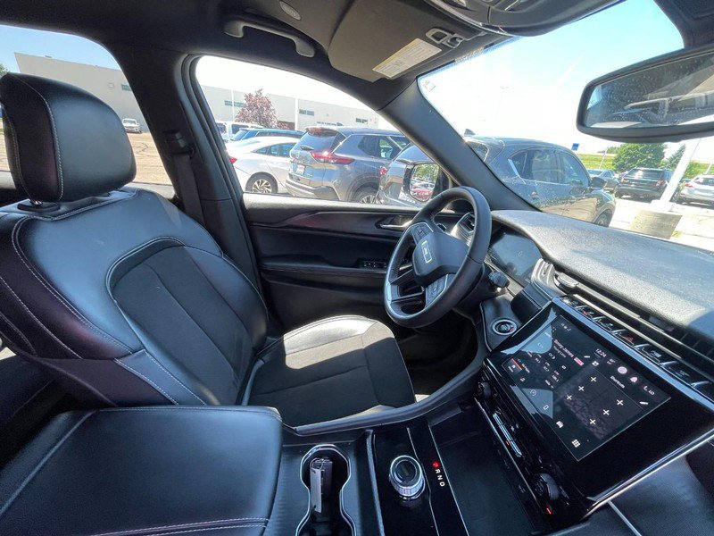 Used 2024 Jeep Grand Cherokee L Laredo AWD/4WD image 7