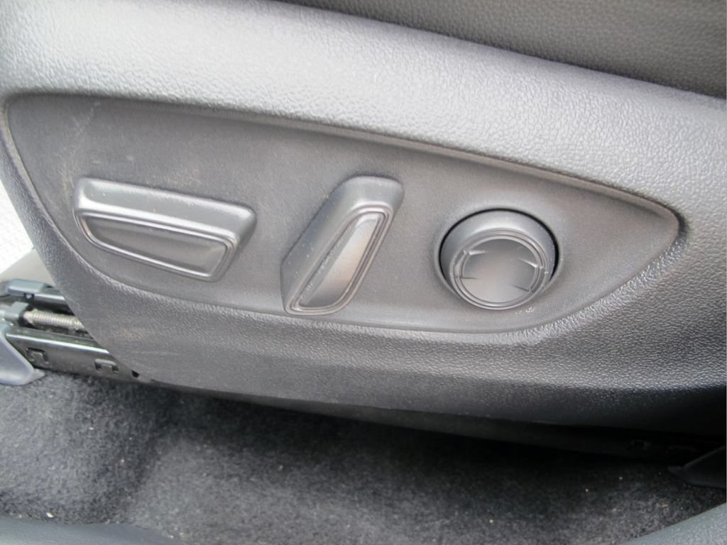 Used 2025 Toyota Grand Highlander AWD image 11