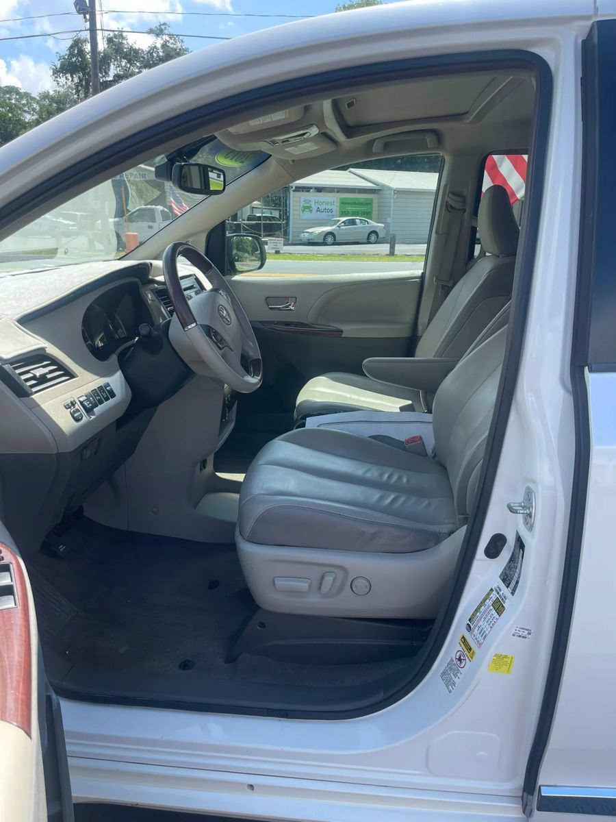 Used 2013 Toyota Sienna Limited w/ Advanced Technology Pkg FWD image 18