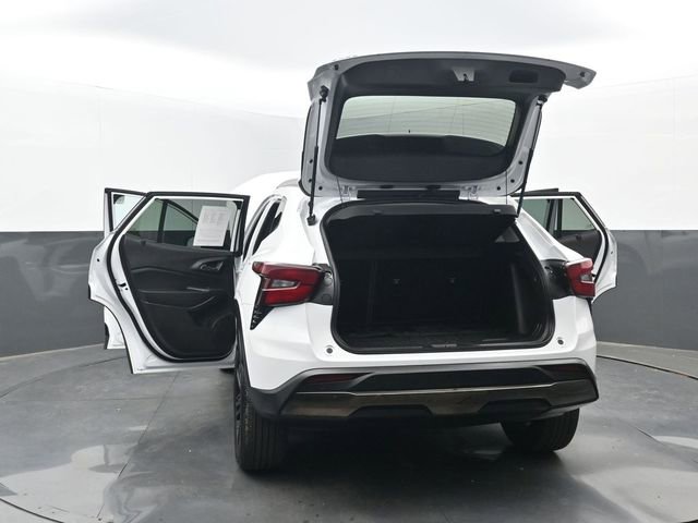 Used 2025 Chevrolet Trax ACTIV w/ Driver Confidence Package FWD image 35