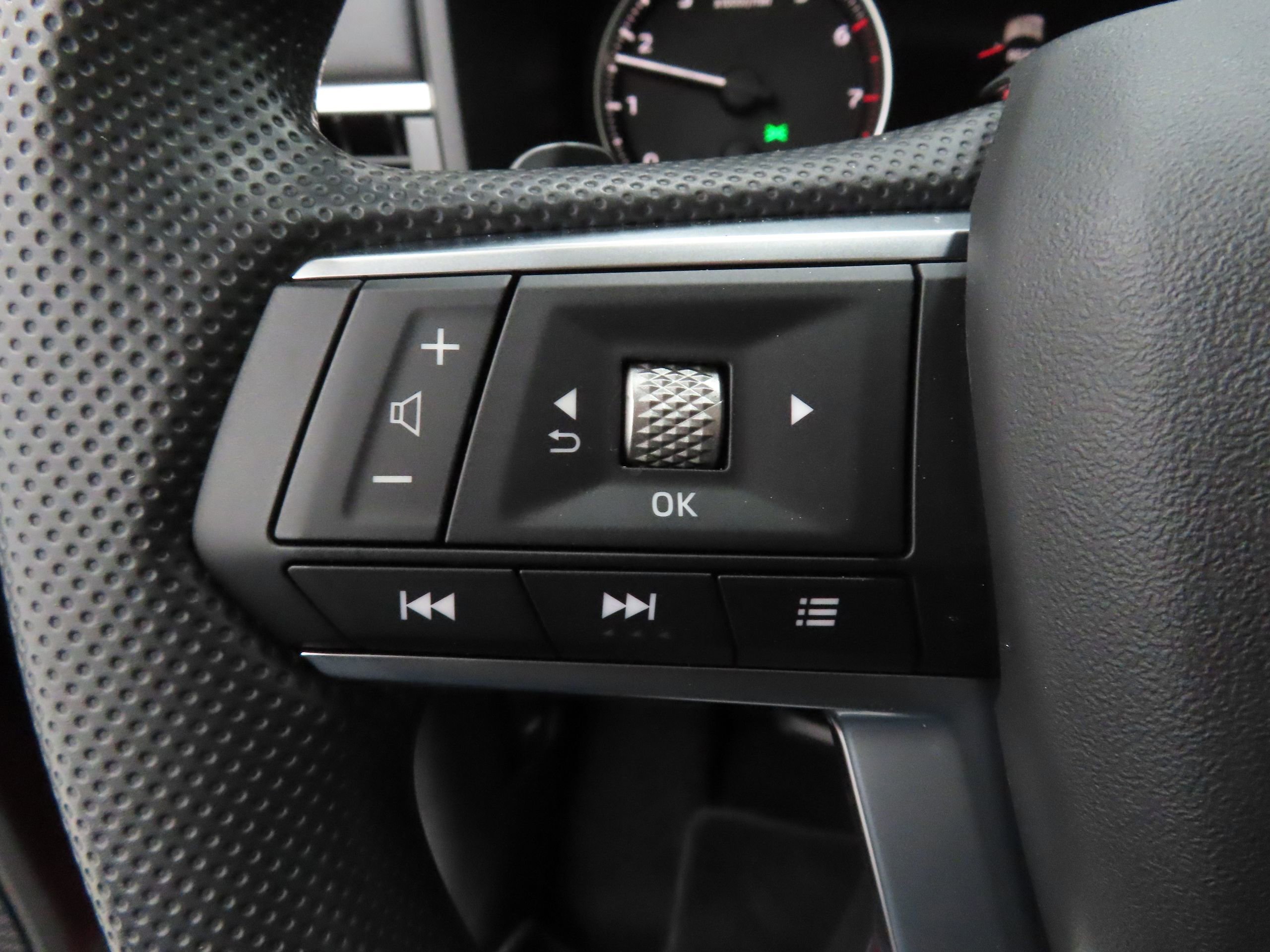 New 2026 Mitsubishi Outlander ES FWD image 13