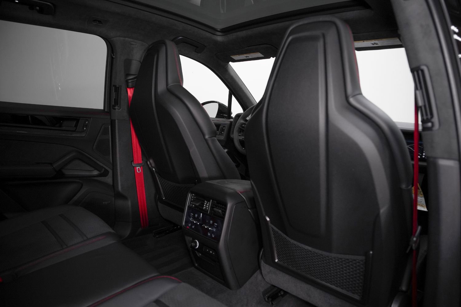 Used 2025 Porsche Cayenne GTS image 36