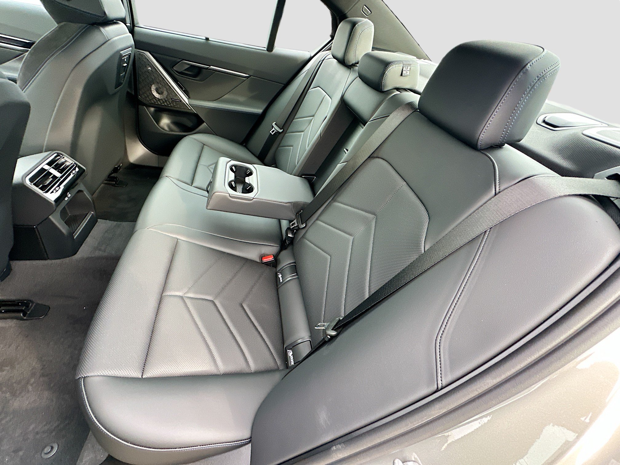 New 2026 BMW 550e xDrive w/ Executive Package AWD/4WD image 19