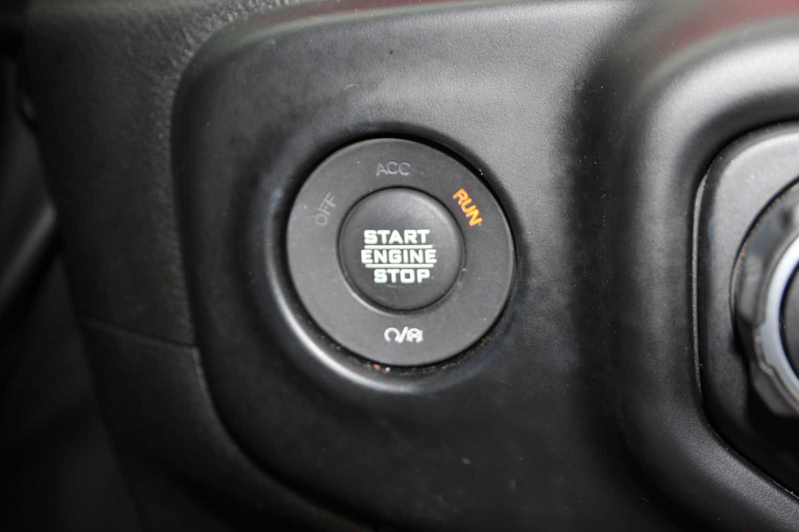 Used 2023 Jeep Gladiator Rubicon w/ LED Lighting Group AWD/4WD image 40
